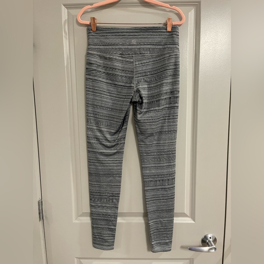 Athleta Black and White Patterned Leggings - Picture 4 of 6